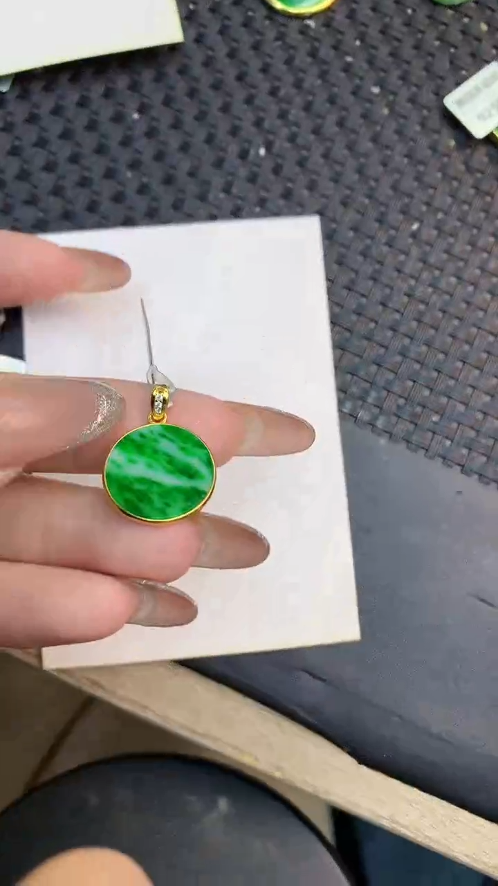 颈饰未镶嵌翡翠1