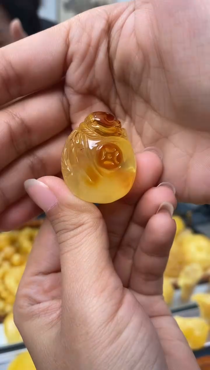 【闪购商品】琥珀裸石未镶嵌天然琥珀蜜蜡钱袋