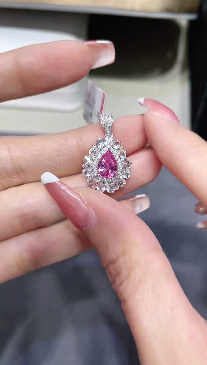 【闪购商品】彩色蓝宝石吊坠18K金镶嵌·约1.2ct