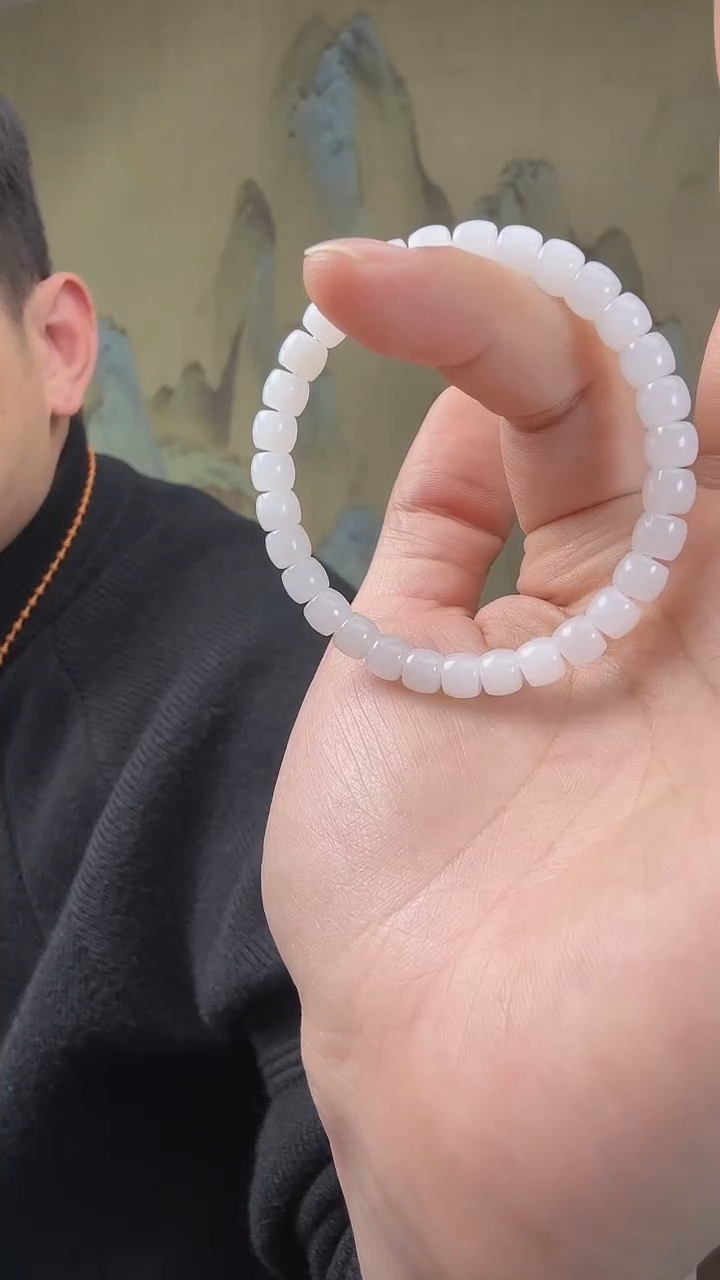 颈饰未镶嵌和田玉.