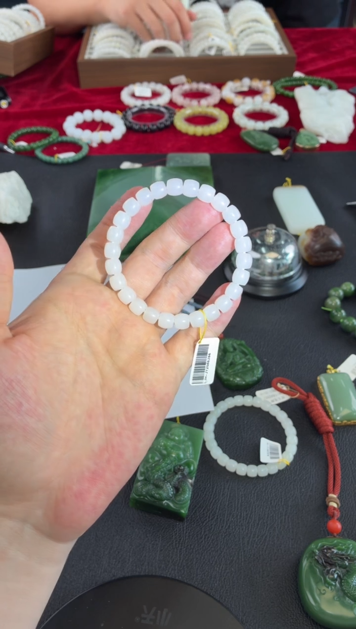 和田玉未镶嵌颈饰手串