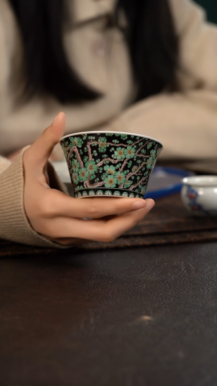 【闪购商品】杯云霞珍藏古彩黑地绿梅马蹄杯