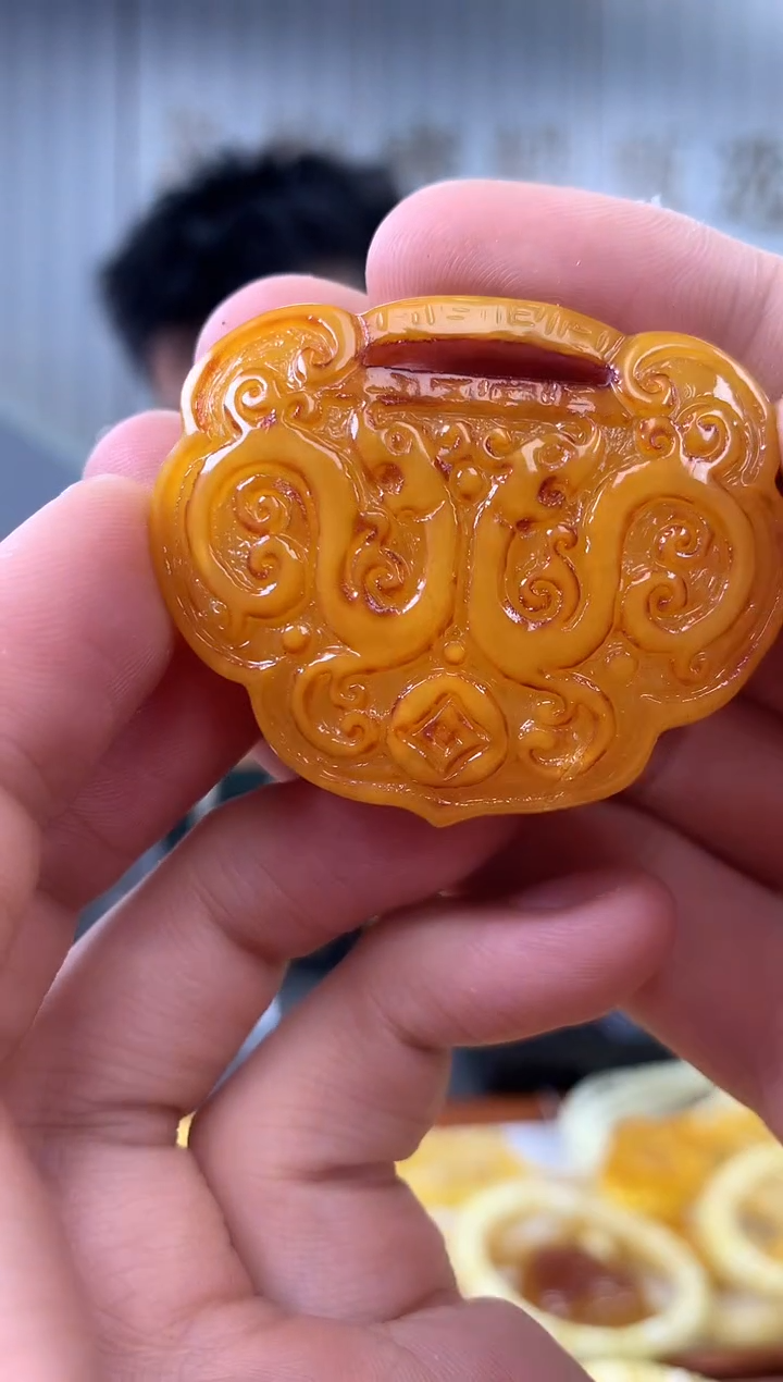 【闪购商品】琥珀裸石未镶嵌吊坠