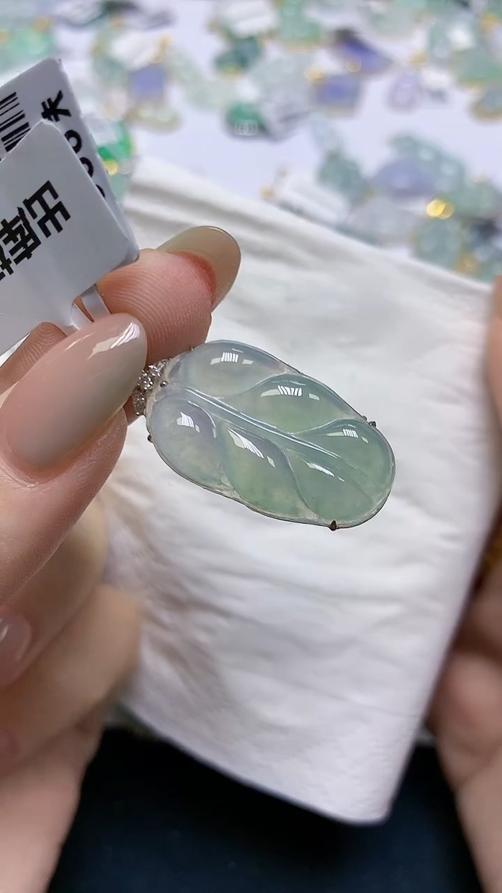 翡翠18K金镶嵌颈饰天然缅甸A货翡翠