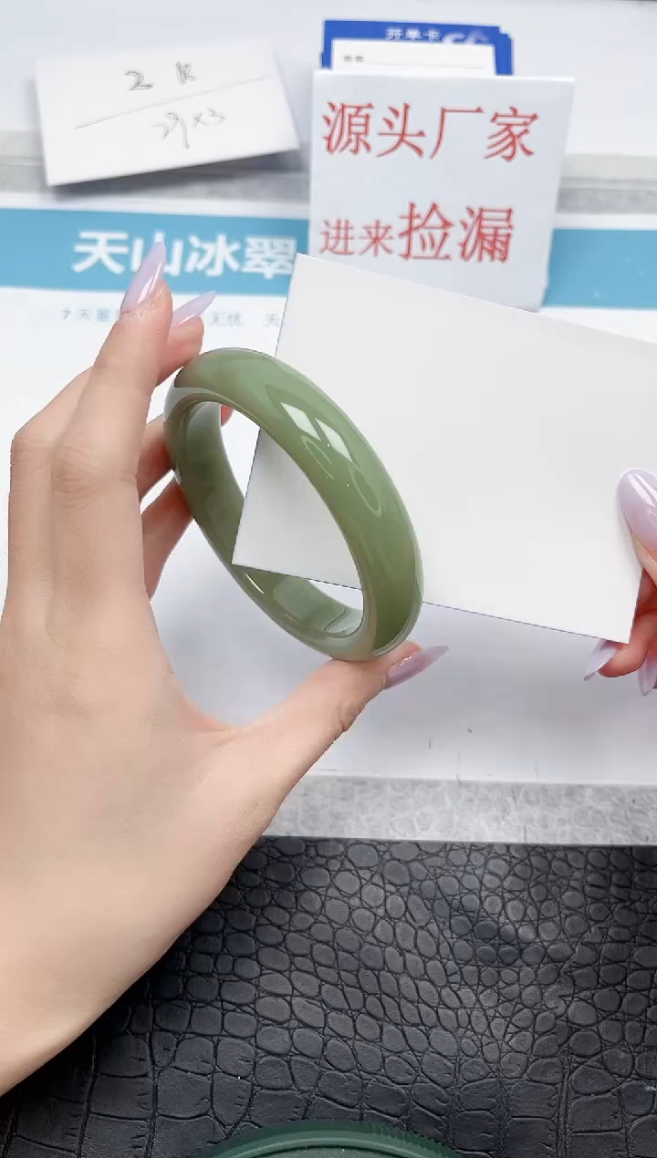 【闪购商品】石英质玉手镯未镶嵌110-59.7