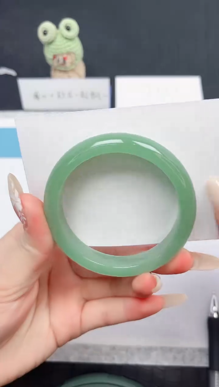 【闪购商品】石英质玉手镯未镶嵌182-53.9