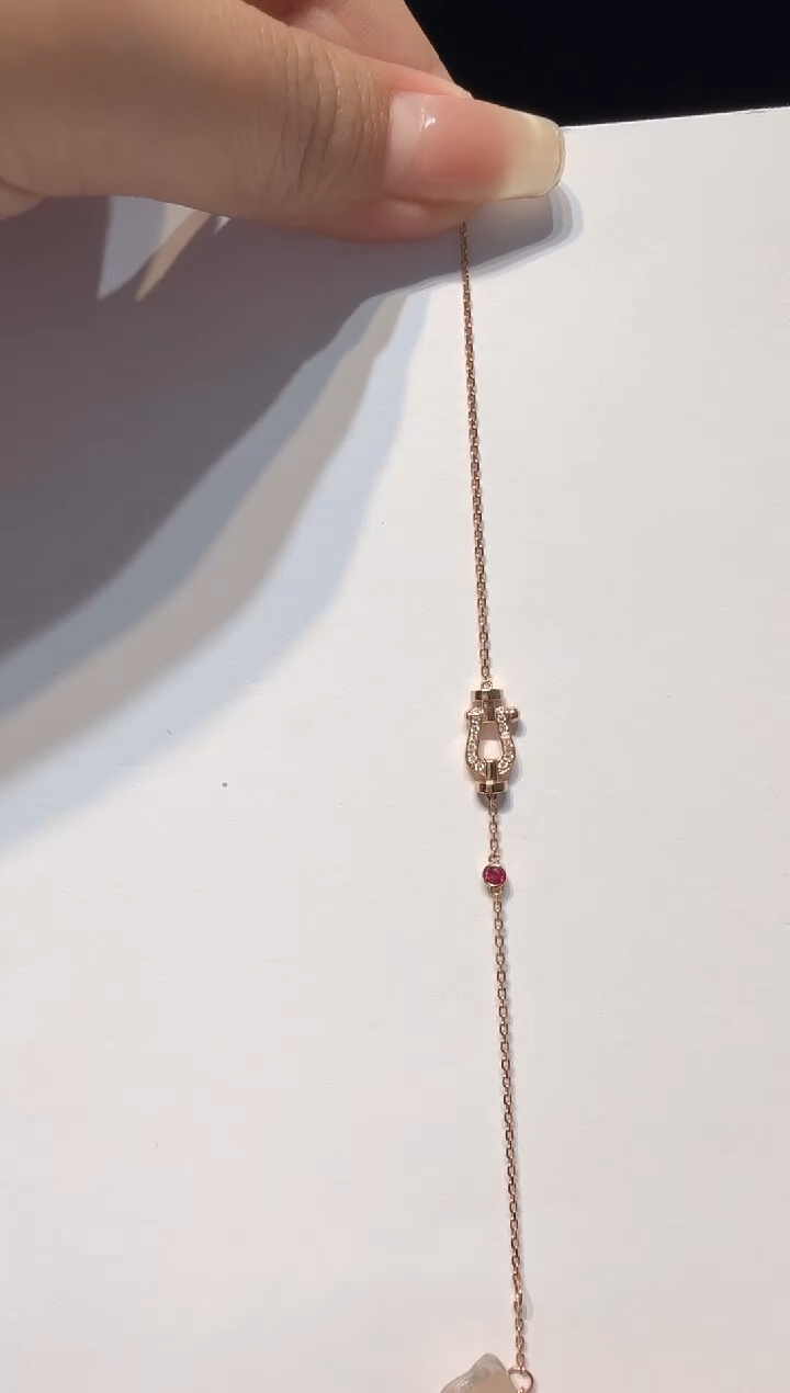 18K金镶嵌手链钻石手链