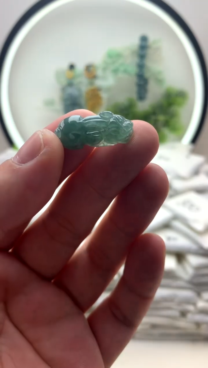 颈饰未镶嵌翡翠小貔貅