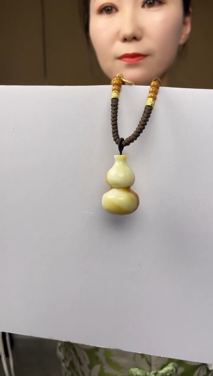 未镶嵌岫玉颈饰1