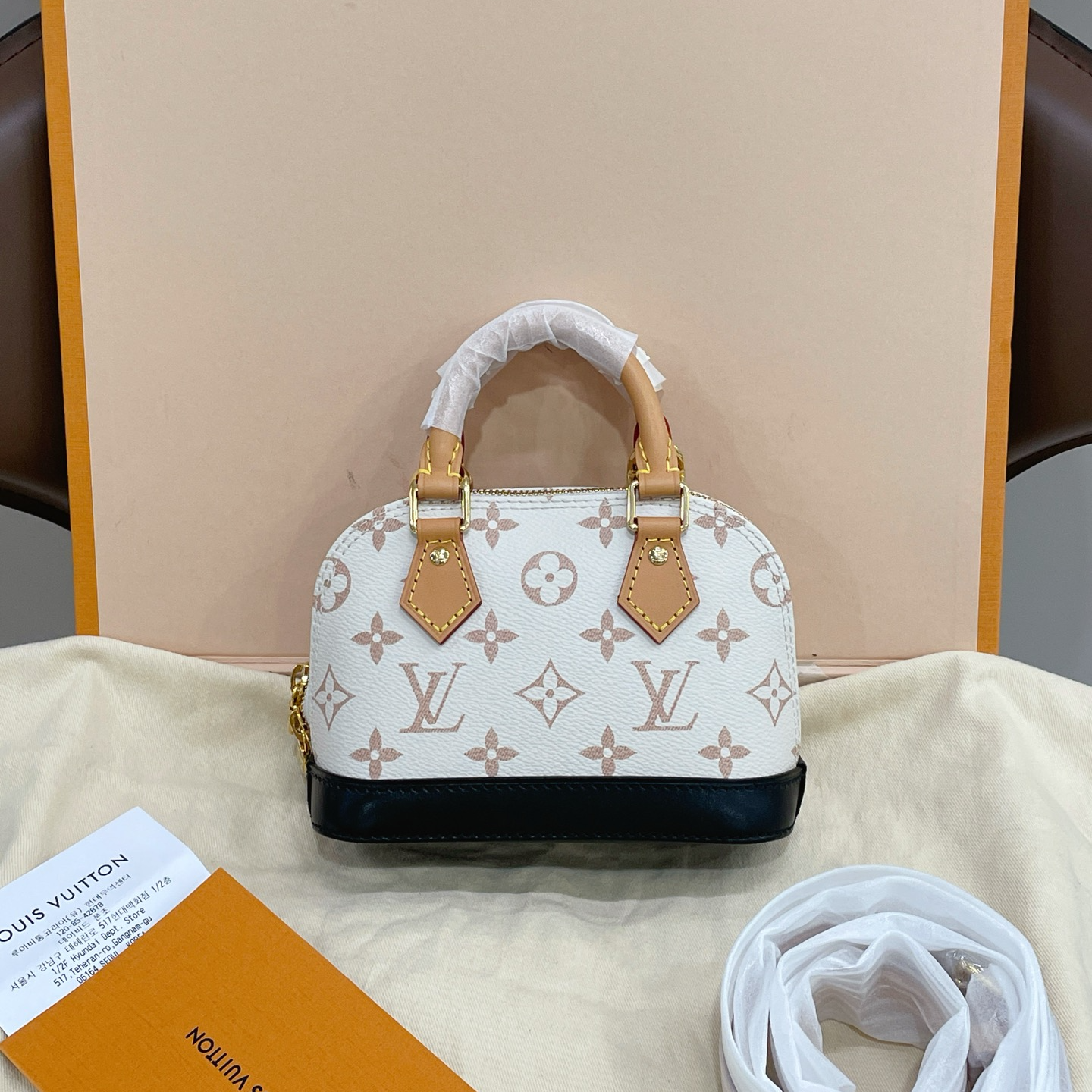 未使用 LouisVuitton/路易威登 Alma沙丘米色贝壳包