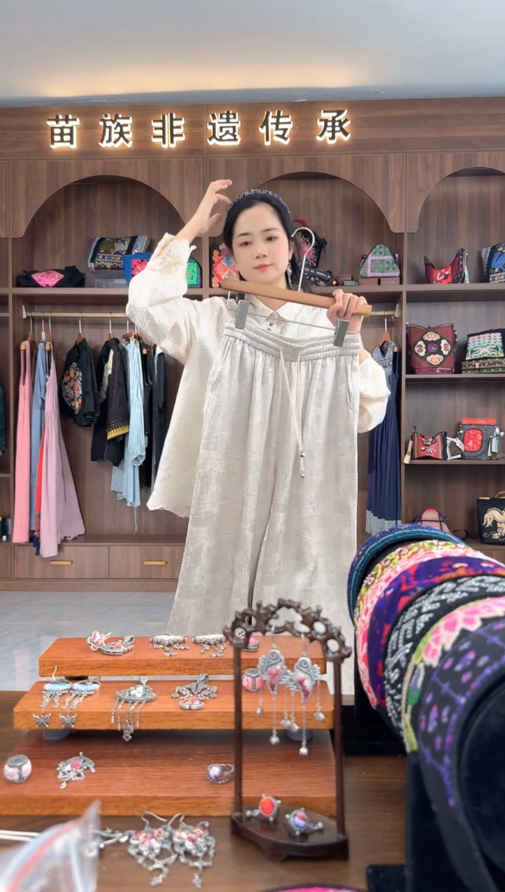 【闪购商品】织绣扶光苗绣传承L26