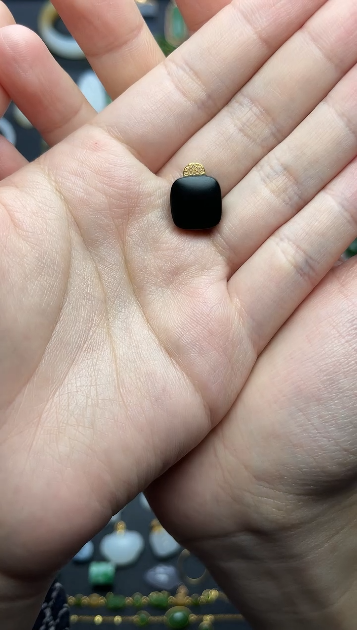 颈饰18K金镶嵌和田玉方糖06