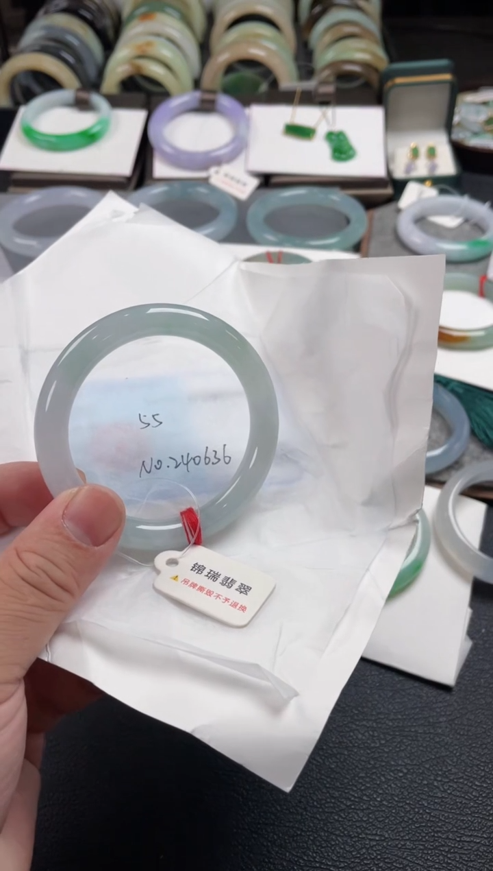 【闪购商品】翡翠手镯未镶嵌55圆条