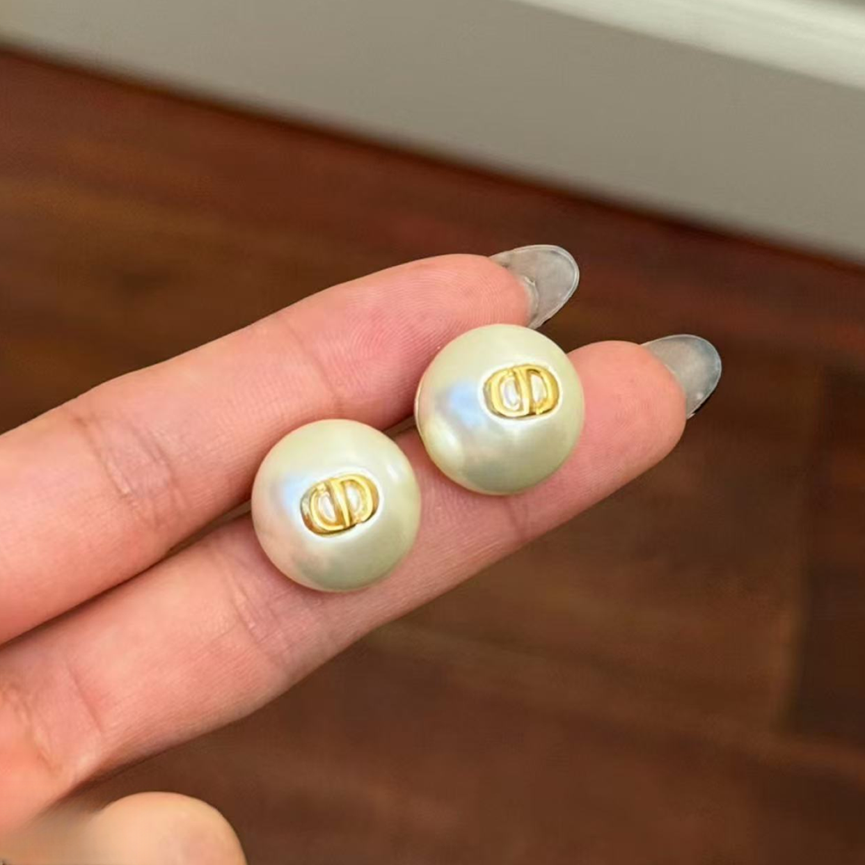 铜合金仿珍珠耳饰 QIAN XI S925银针 冬季高级感耳环白色简约耳钉