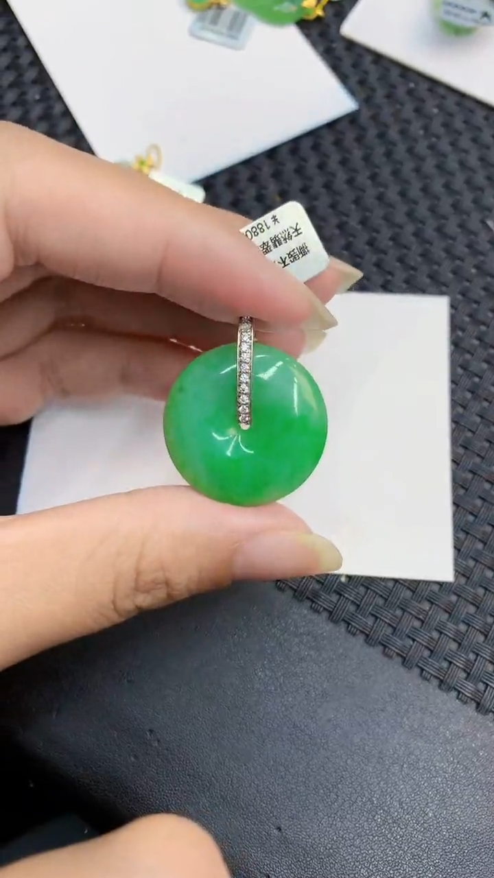 【闪购商品】翡翠颈饰18K金镶嵌            8