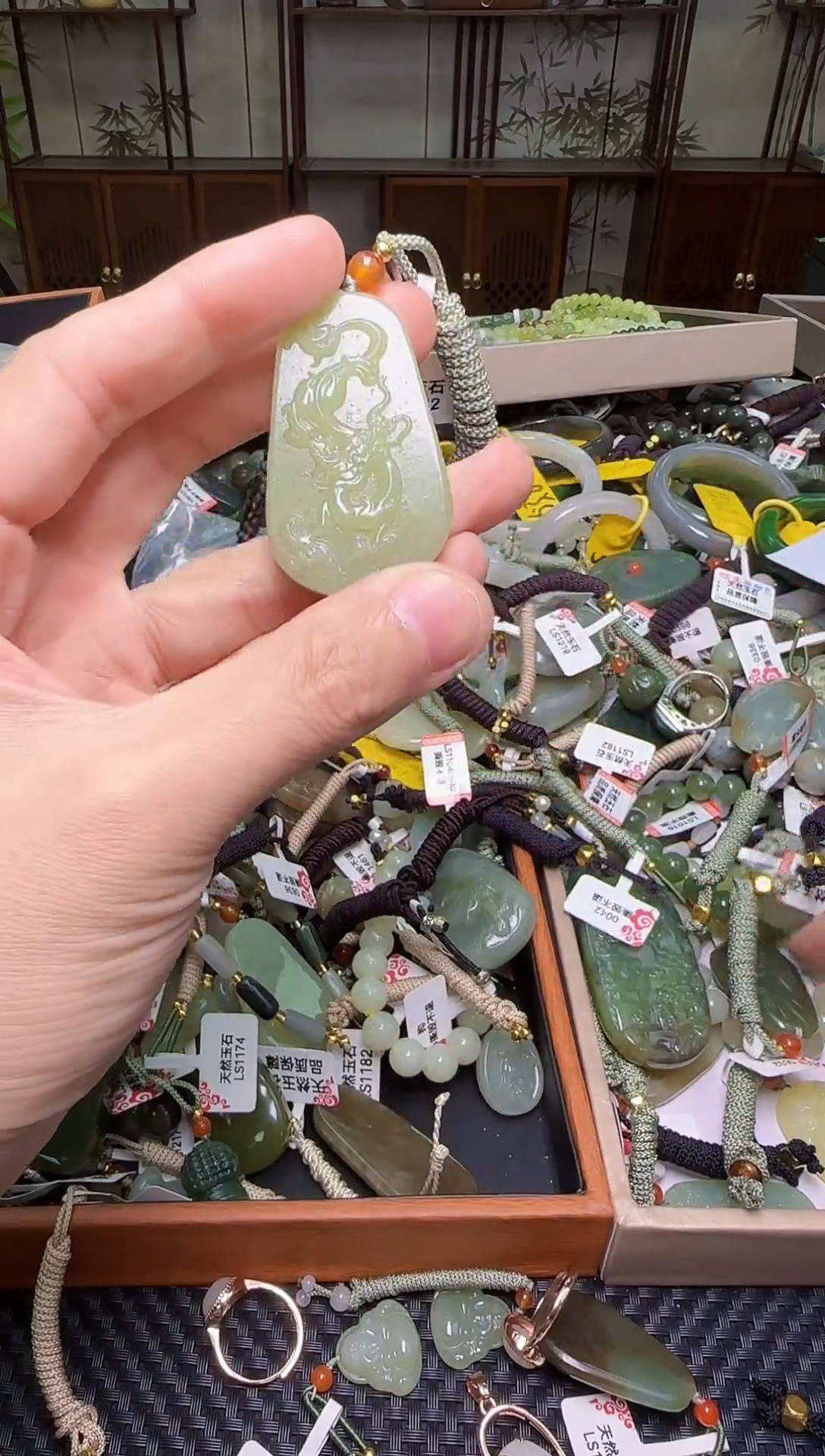 颈饰未镶嵌和田玉1