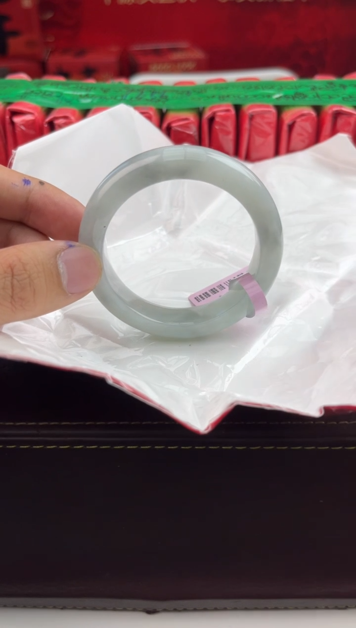 【闪购商品】翡翠手镯未镶嵌1翡翠手镯（微瑕）