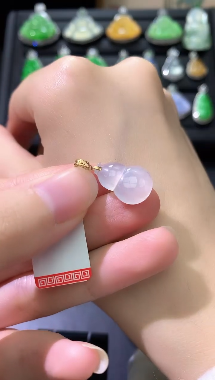 颈饰18K金镶嵌翡翠葫芦