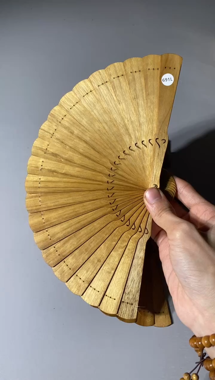 【闪购商品】金丝楠木雕691号15cm金丝楠木小叶桢楠扇子