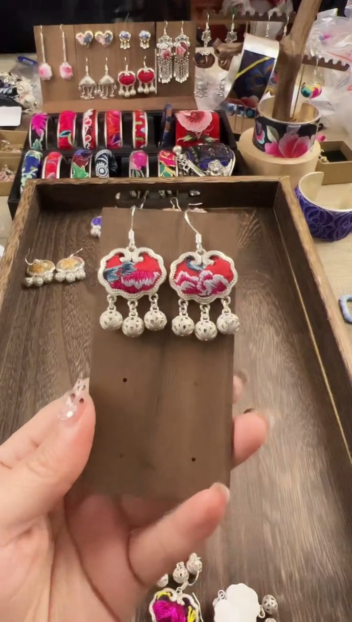 【闪购商品】织绣民族风老绣饰品589