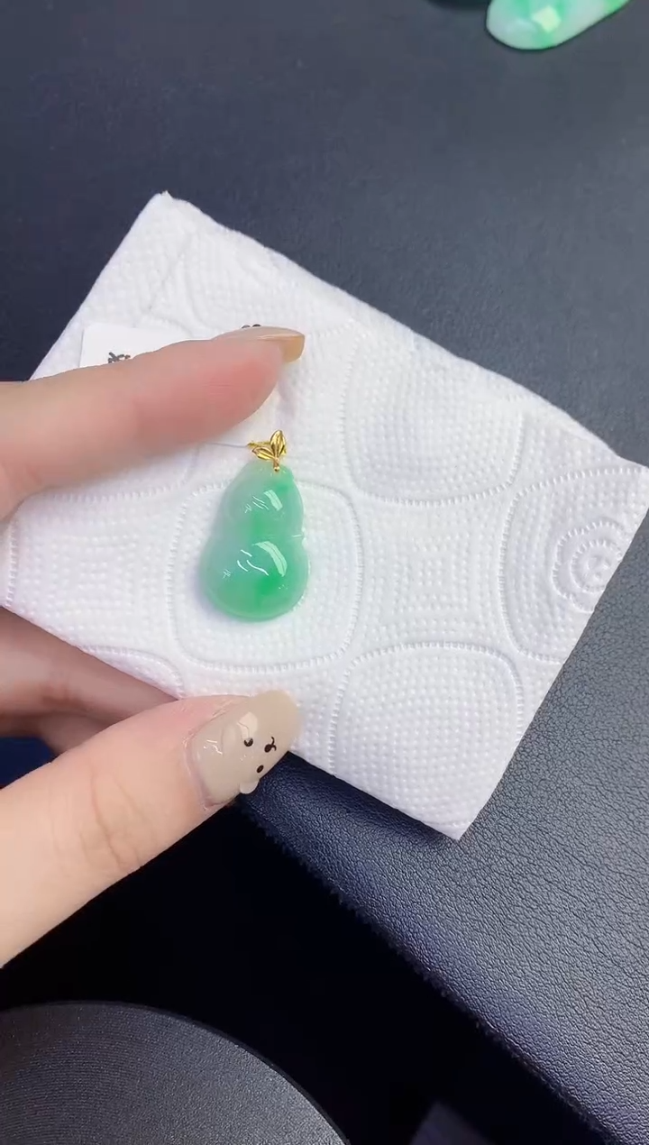 颈饰18K金镶嵌翡翠缅甸天然翡翠A货