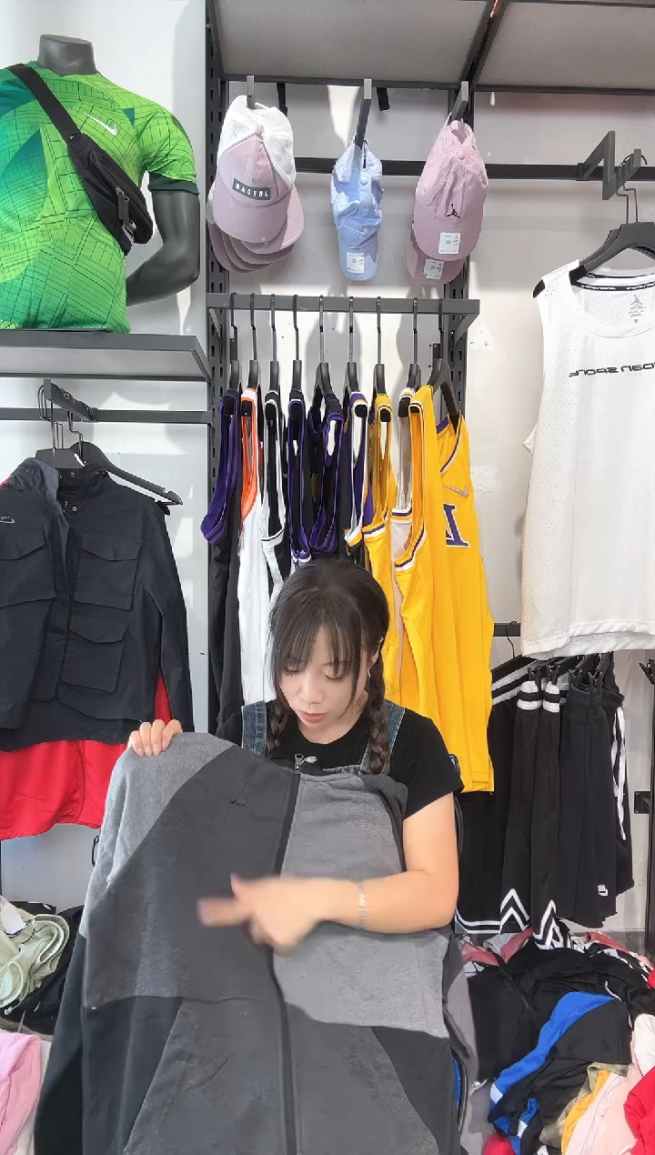 1423  编码 耐克卫衣以直播间过款为准 尺码M