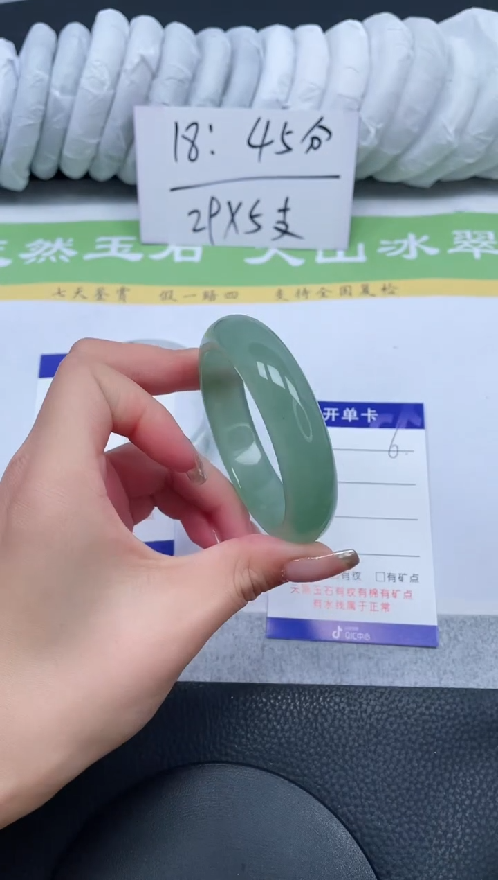 【闪购商品】石英质玉手镯未镶嵌A6-54.2