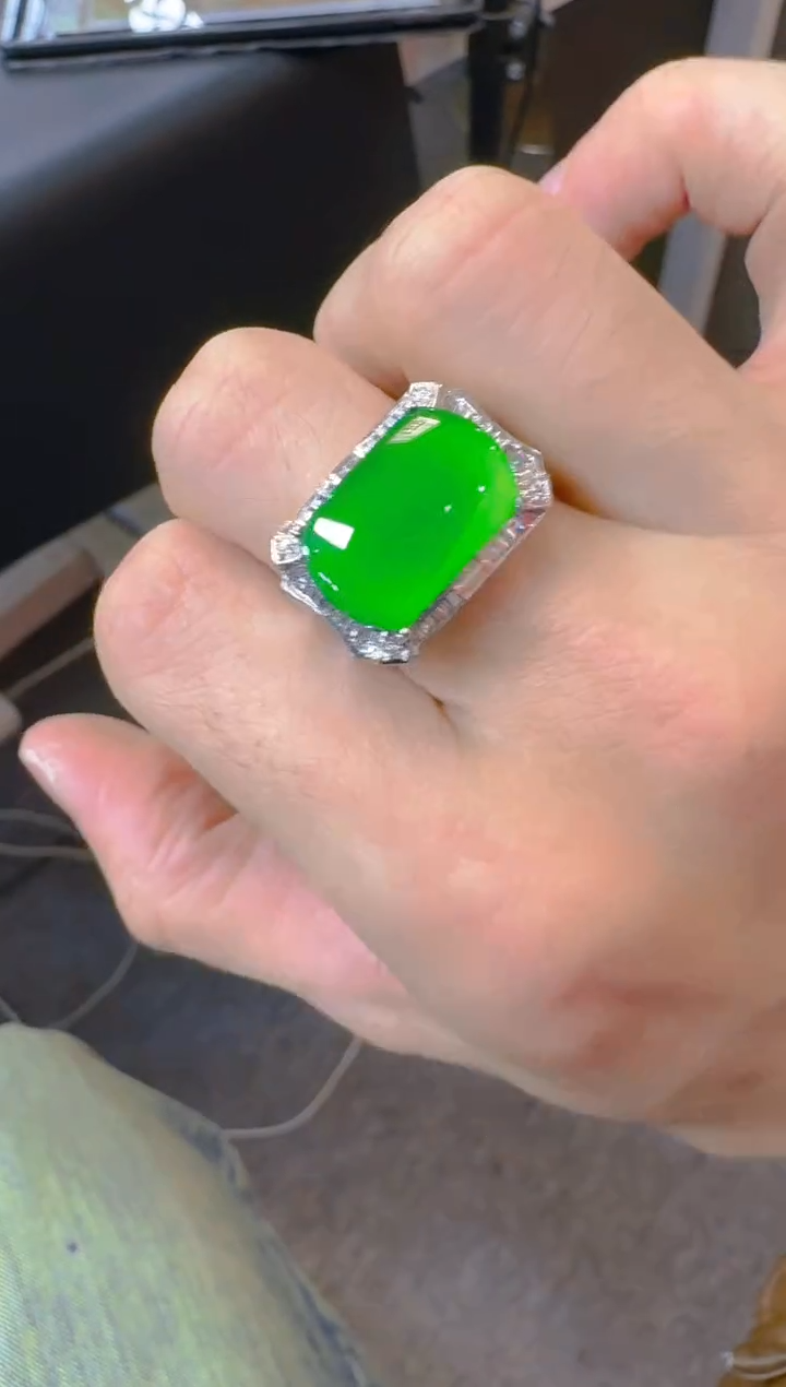 18K金镶嵌戒指翡翠天然A货翡翠