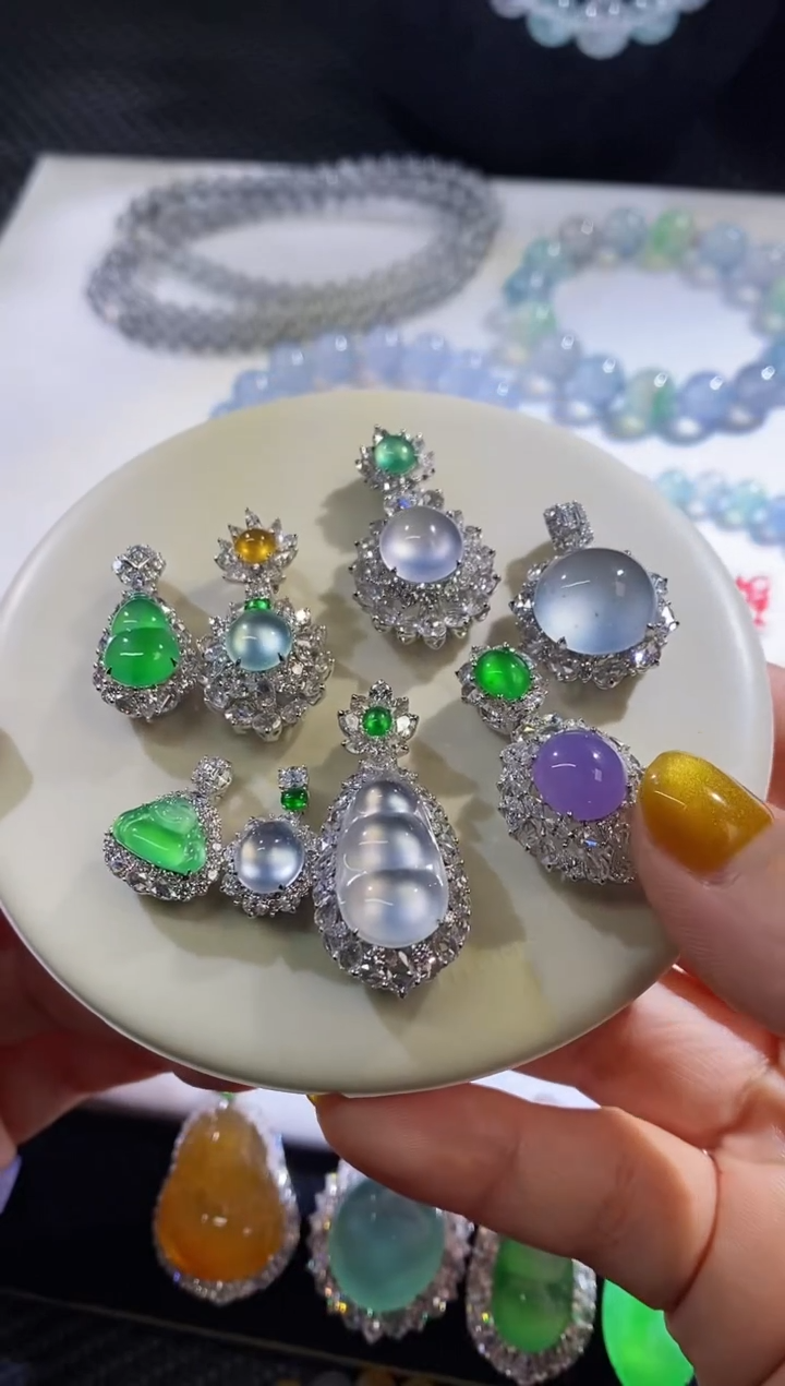 【闪购商品】翡翠挂件18K金镶嵌吊坠多样性发其一（单件）