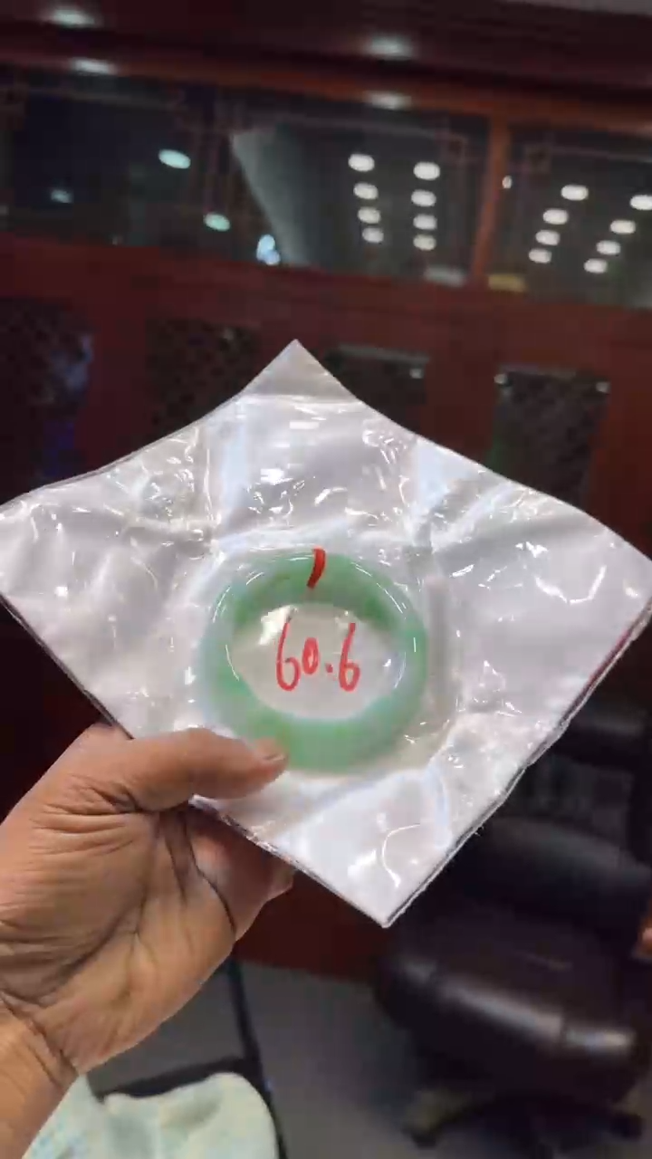 【闪购商品】翡翠手镯未镶嵌手镯