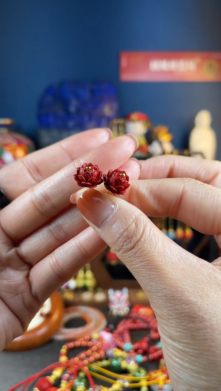 【闪购商品】红红莲花珐琅耳钉