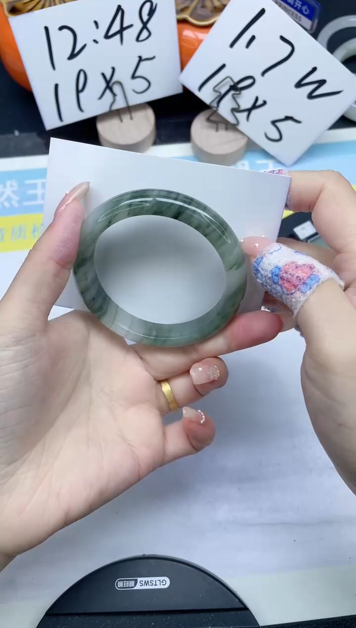 【闪购商品】石英质玉手镯未镶嵌135-53.7