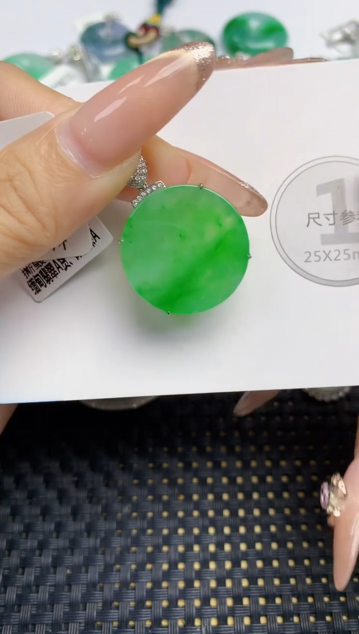 颈饰18K金镶嵌翡翠陌*天然缅甸A货翡翠百元以上9元证书费自理