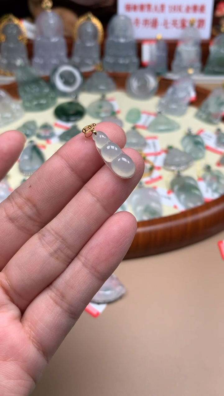 【闪购商品】翡翠颈饰18K金镶嵌豆子