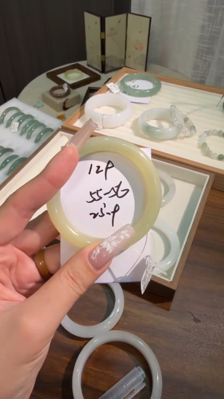 未镶嵌手镯石英质玉129