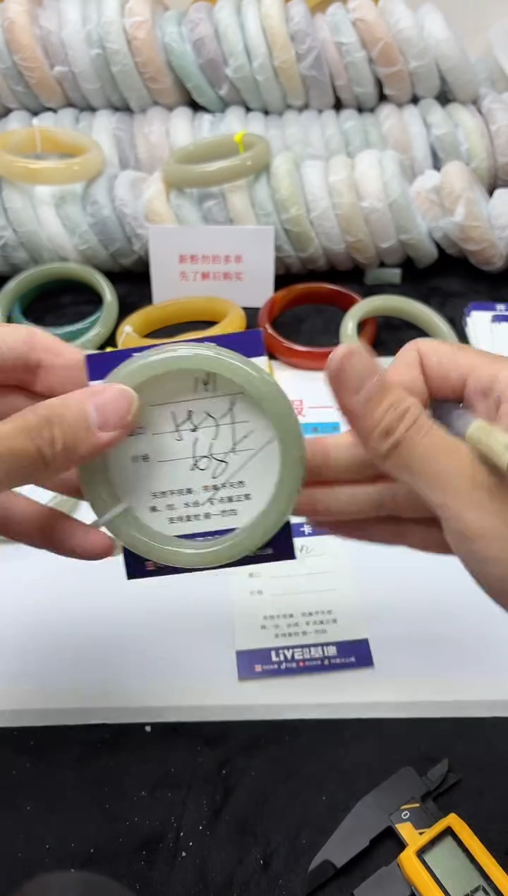 未镶嵌手镯石英质玉141