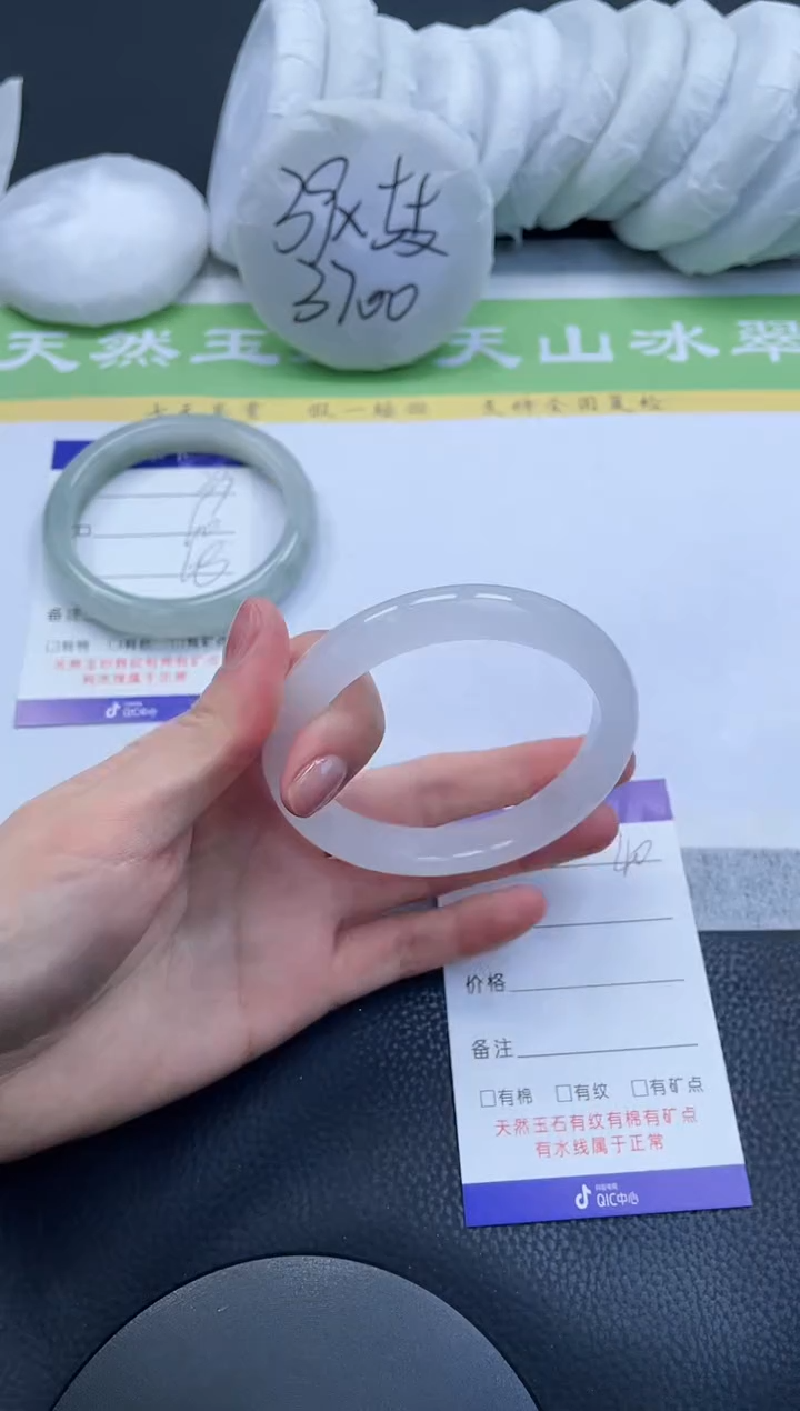 【闪购商品】石英质玉手镯未镶嵌A40-60+
