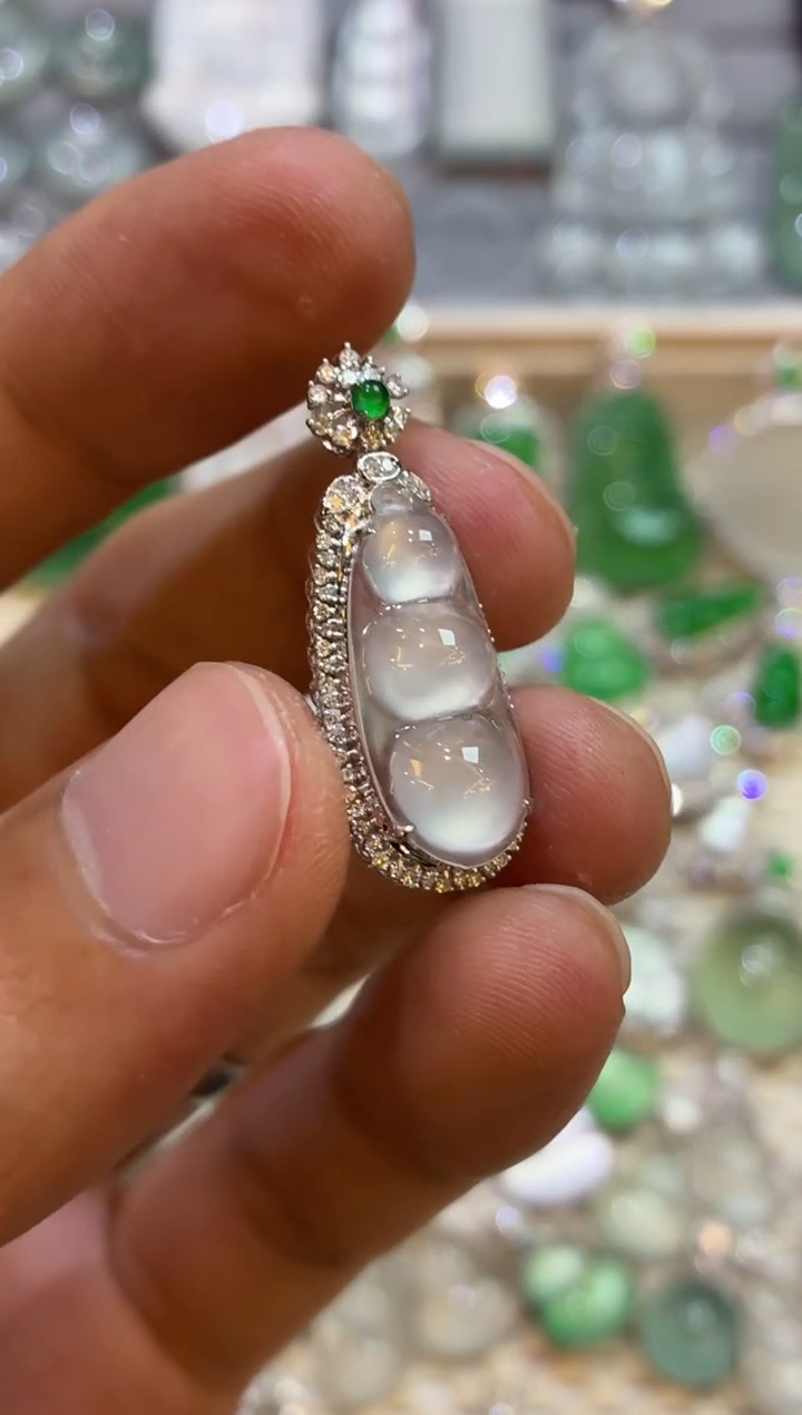 吊坠(不含链)18K金镶嵌翡翠豆子