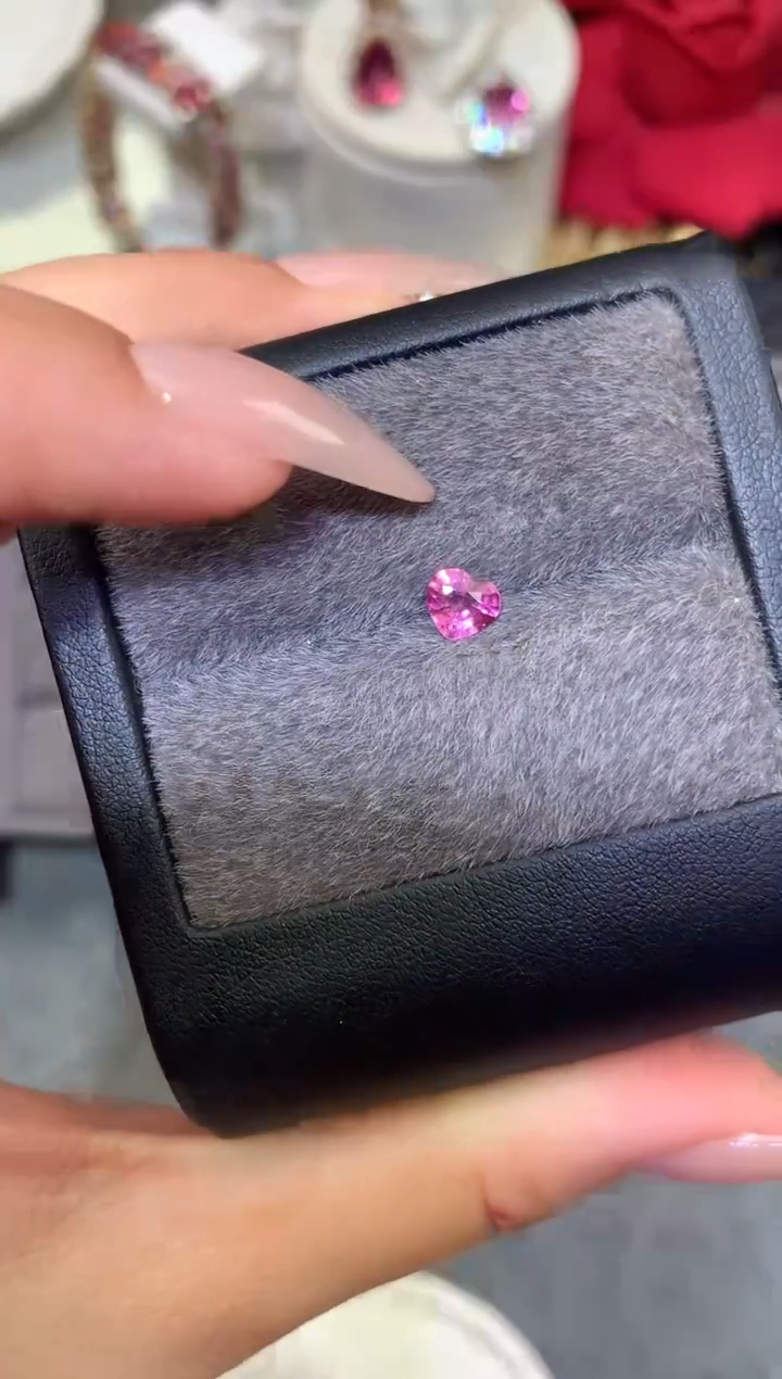 裸石尖晶石心形 粉色调 0.55ct