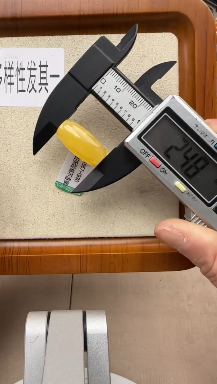 【闪购商品】琥珀裸石未镶嵌 琥珀 裸石微瑕
