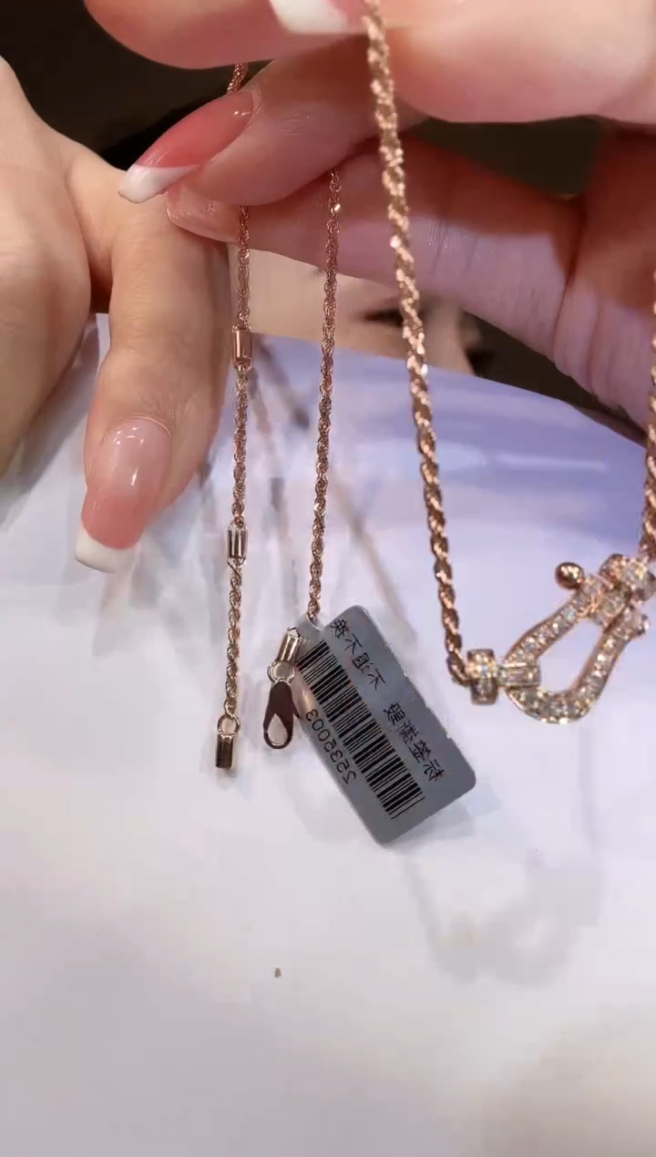 项链18K金镶嵌钻石K玫马蹄