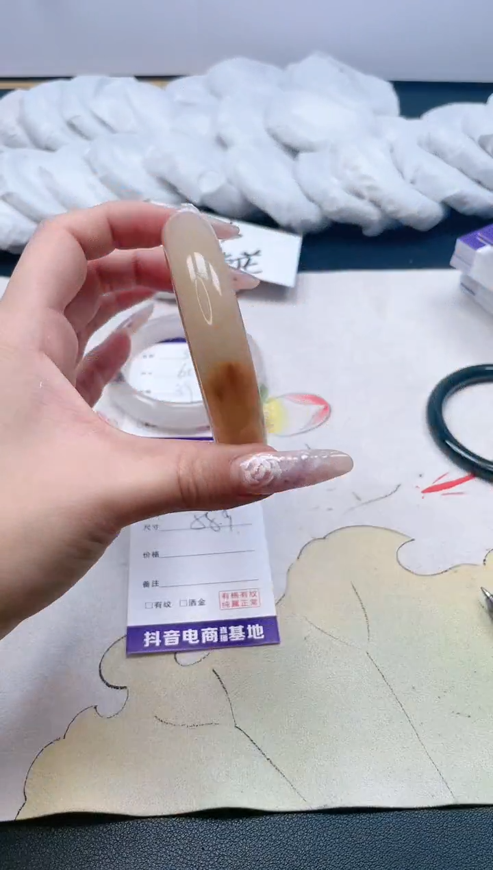 【闪购商品】石英质玉手镯合金325/58.9