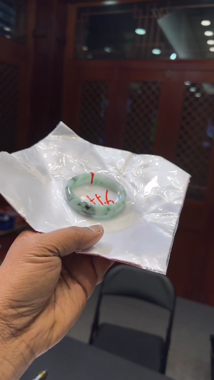 【闪购商品】翡翠手镯未镶嵌手镯