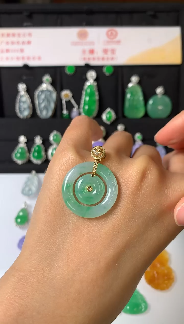 吊坠(赠链)18K金镶嵌翡翠吊坠