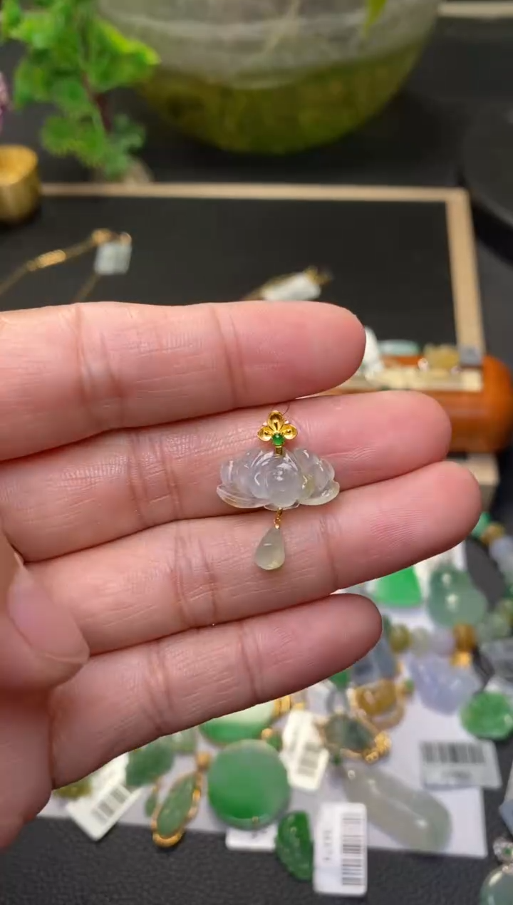 颈饰18K金镶嵌翡翠净货39155