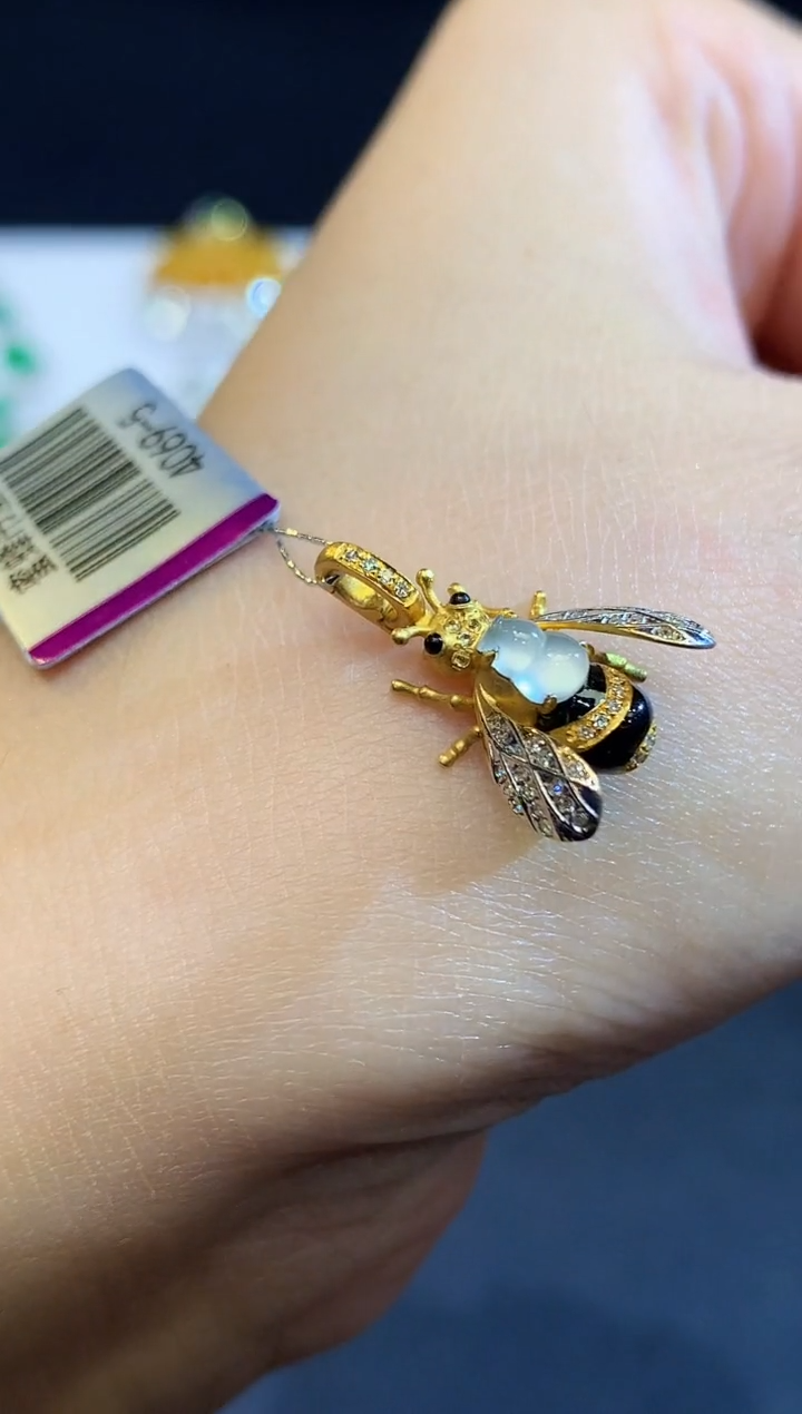 吊坠(不含链)18K金镶嵌翡翠多样性发其一