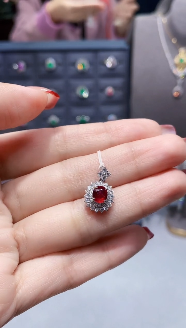 【闪购商品】红宝石吊坠(不含链)18K金镶嵌1.02克拉/无烧