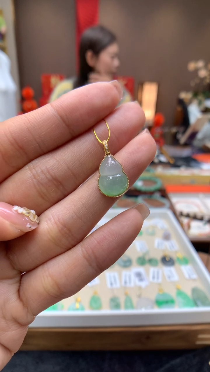 【闪购商品】翡翠颈饰18K金镶嵌葫芦