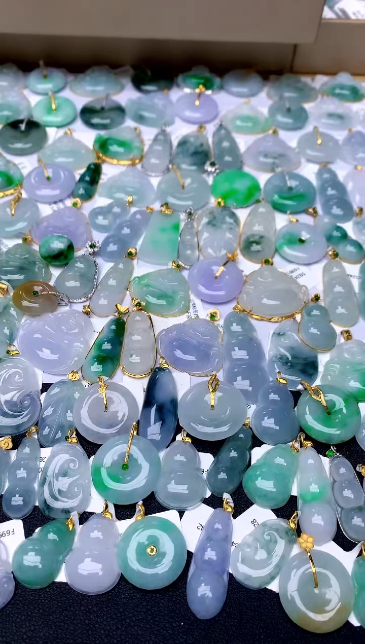 【闪购商品】翡翠颈饰18K金镶嵌天然A货翡翠