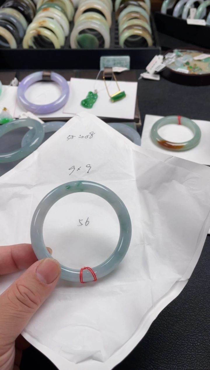 【闪购商品】翡翠手镯未镶嵌56圆条